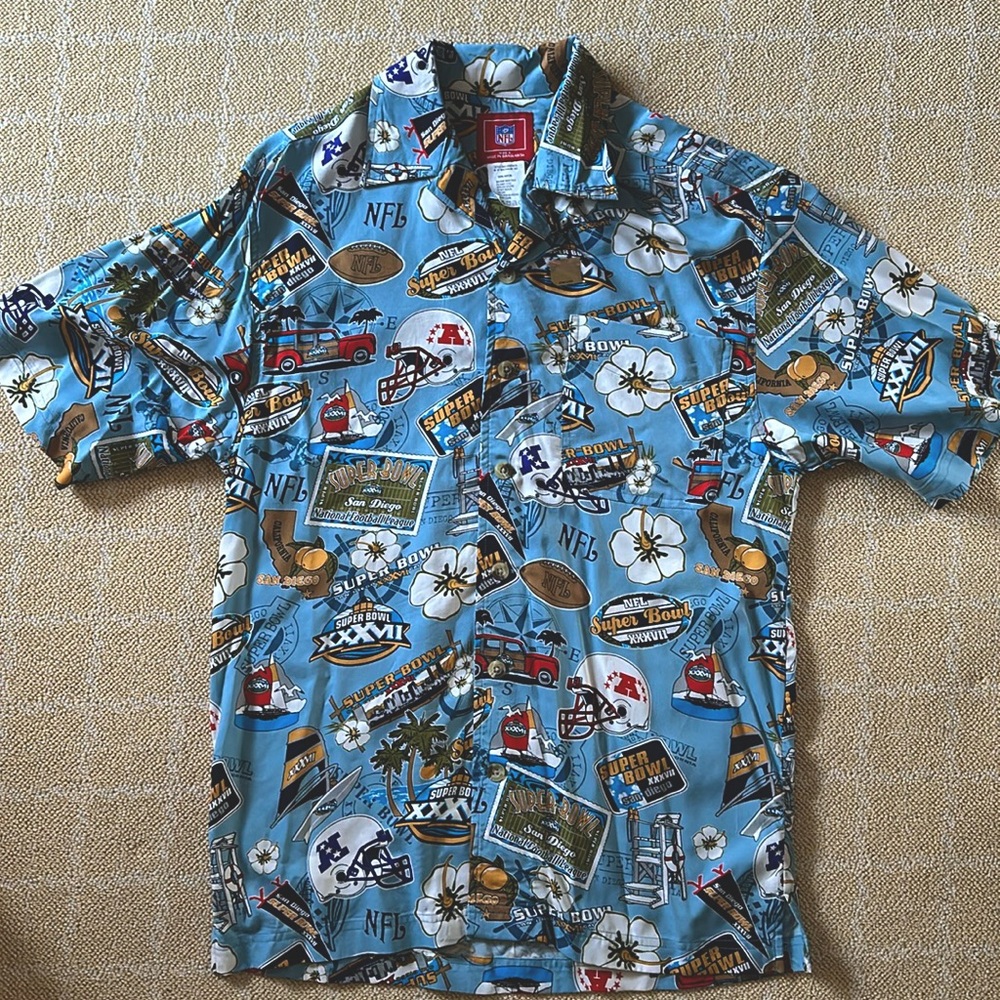 Super Bowl XXXVII shirt with authenticity sticker